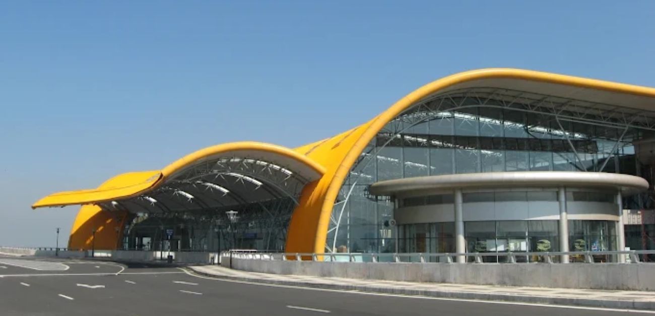 Lien Khuong Airport